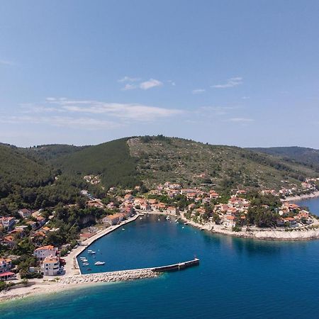 Cozy Apartment In Prigradica With House Sea View Exterior photo