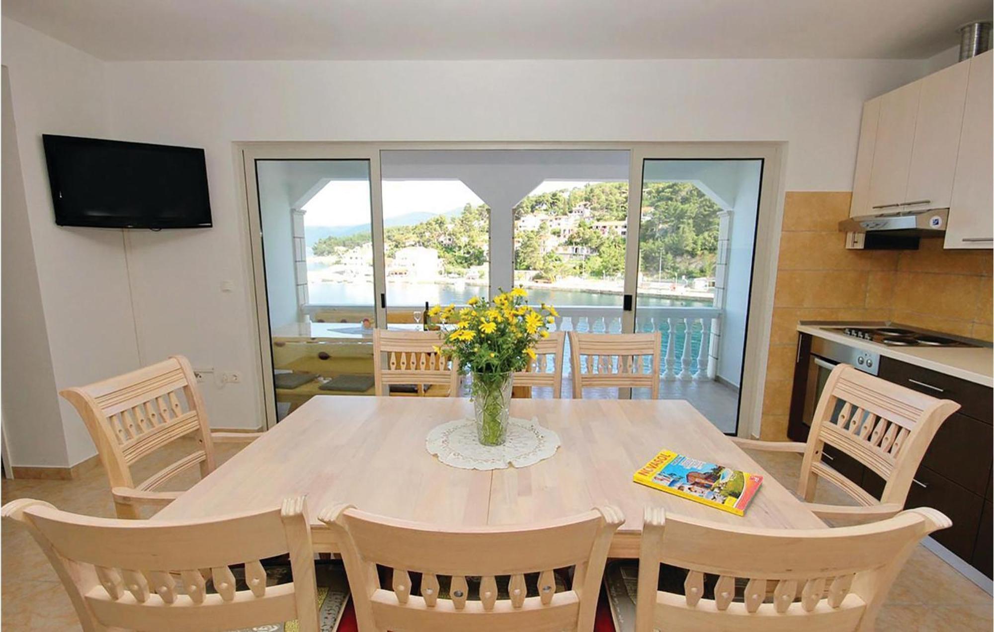Cozy Apartment In Prigradica With House Sea View Exterior photo