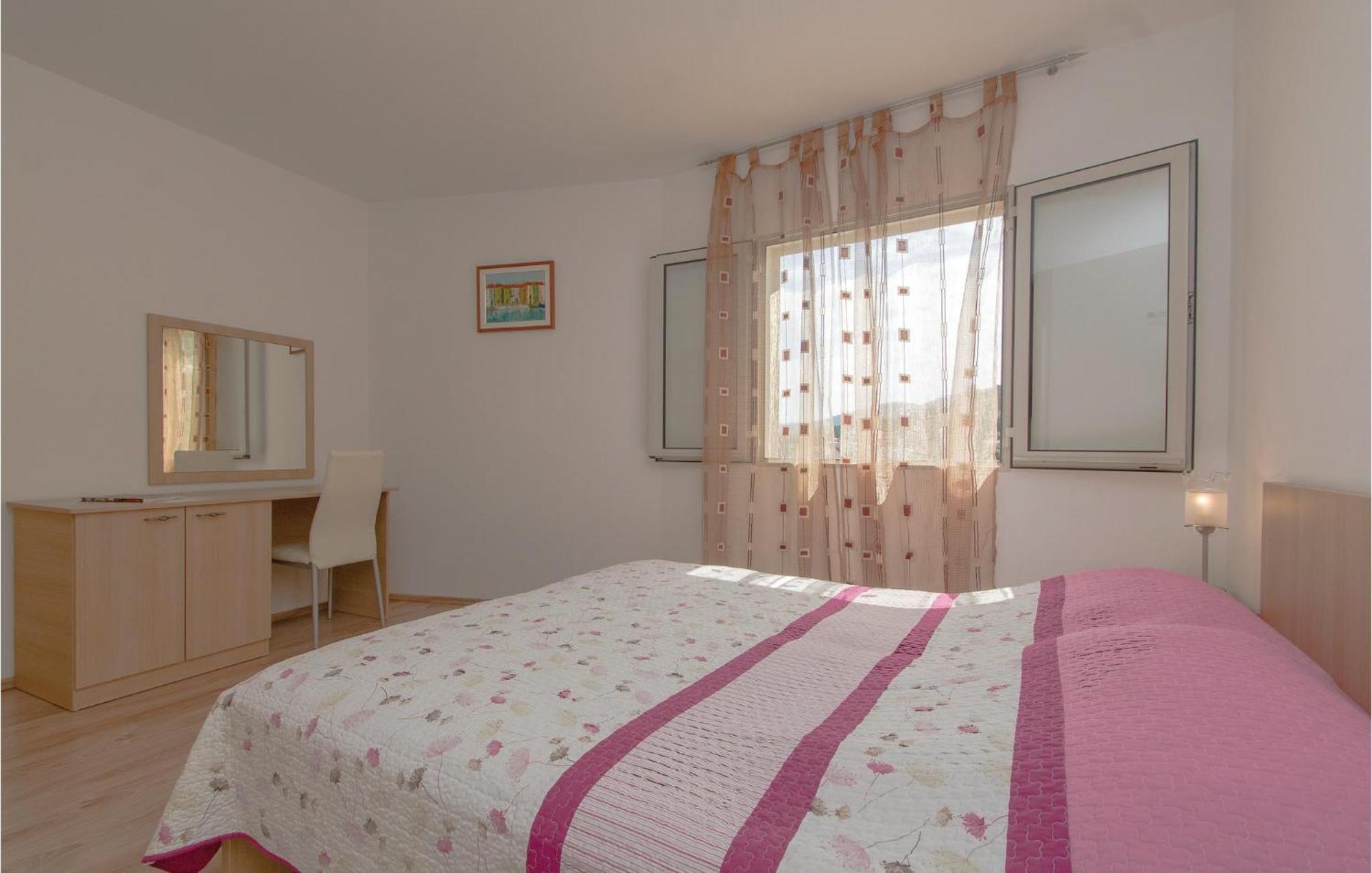 Cozy Apartment In Prigradica With House Sea View Exterior photo