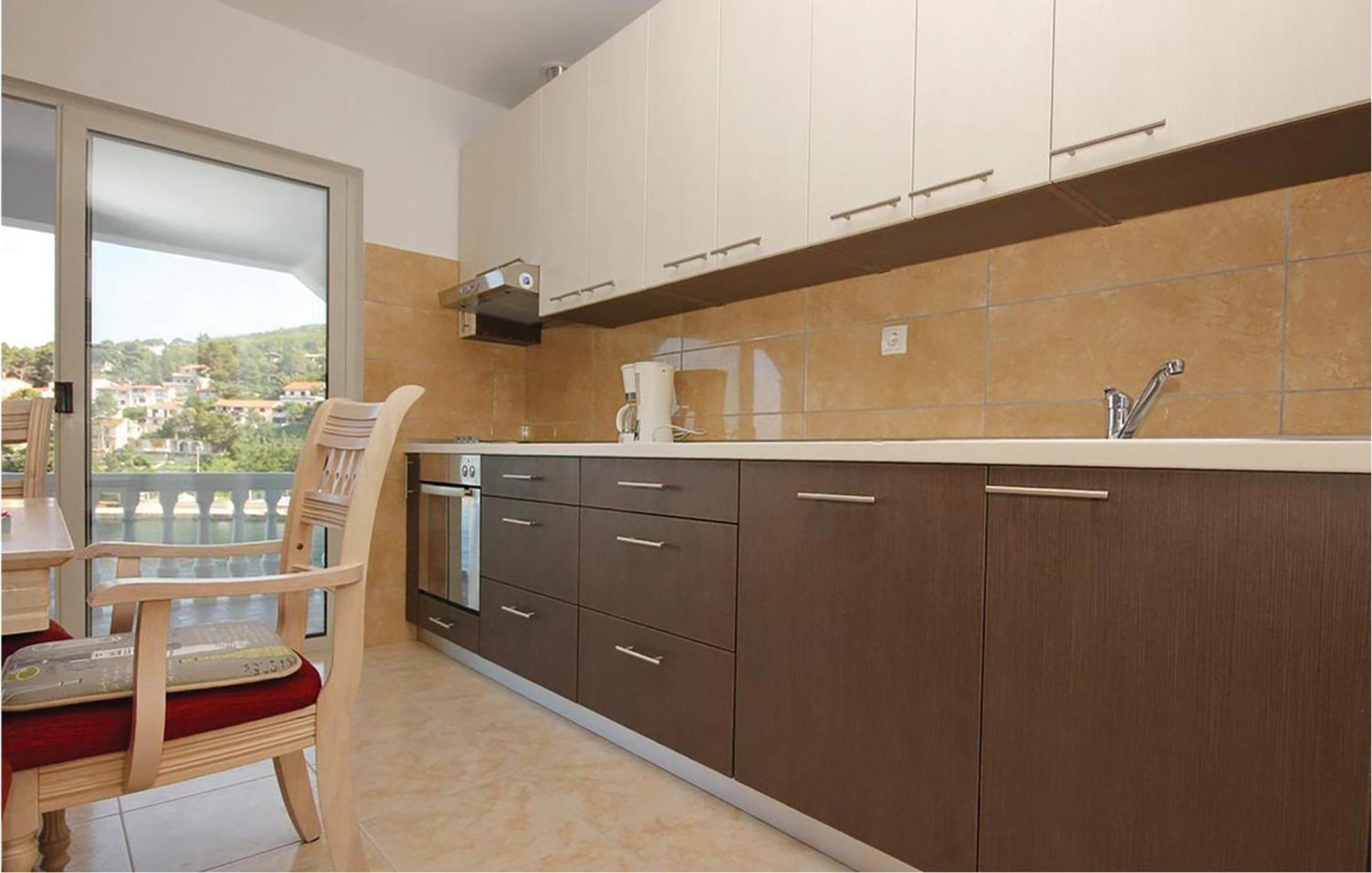 Cozy Apartment In Prigradica With House Sea View Exterior photo