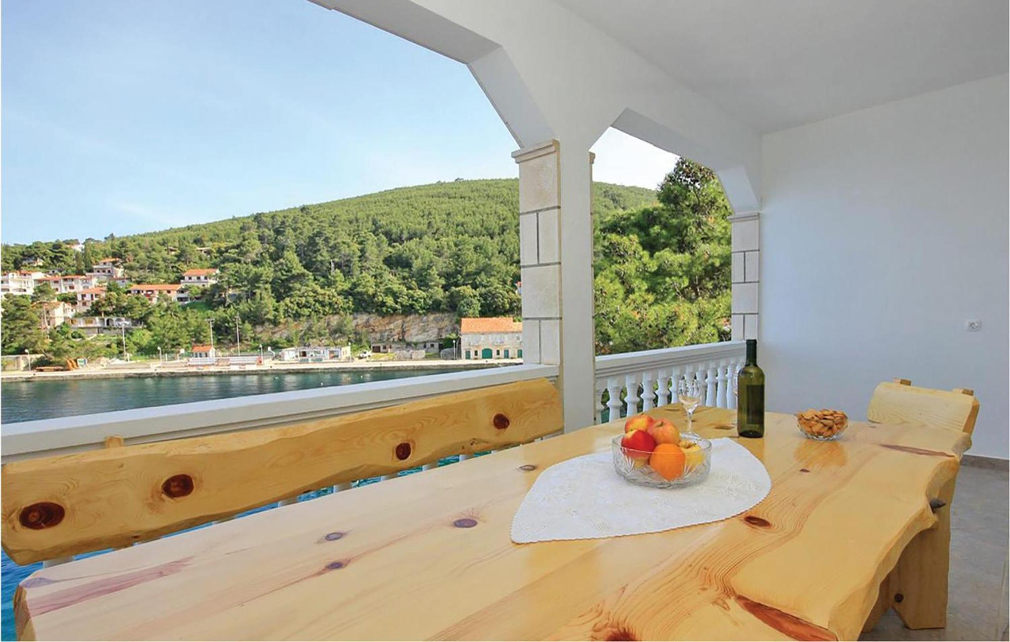 Cozy Apartment In Prigradica With House Sea View Exterior photo