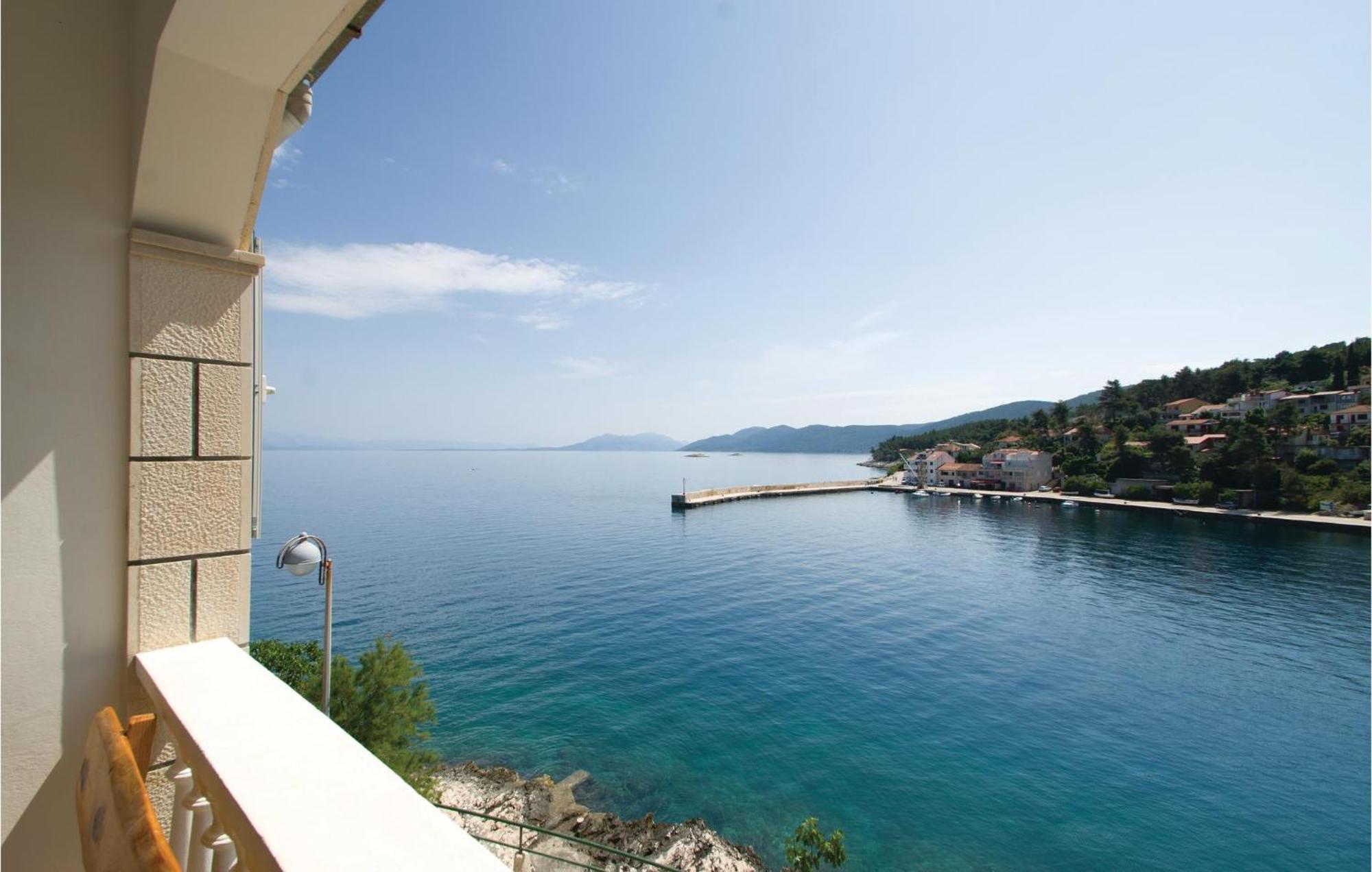 Cozy Apartment In Prigradica With House Sea View Exterior photo